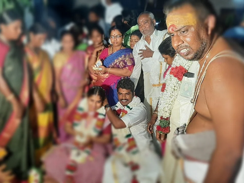 `முழுமனதுடன்தான் திருமணம்!' - எம்.எல்.ஏ பிரபுவின் மனைவி சவுந்தர்யா நீதிமன்றத்தில் ஆஜர்