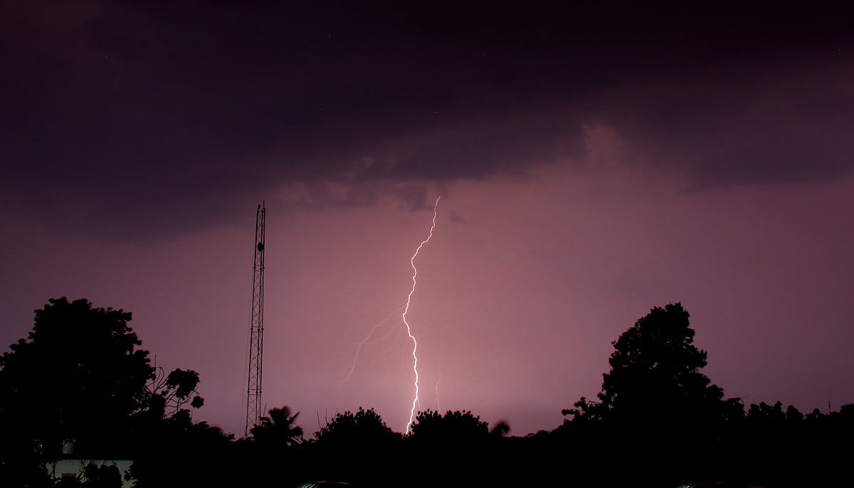 உ.பி: பல்வேறு இடங்களில் மின்னல் தாக்கி 14 பேர் பலி - முதல்வர் யோகி இரங்கல்!