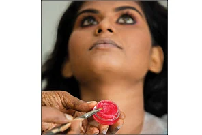 உதடில்ல உதடில்ல... மந்திரிச்ச தகடு