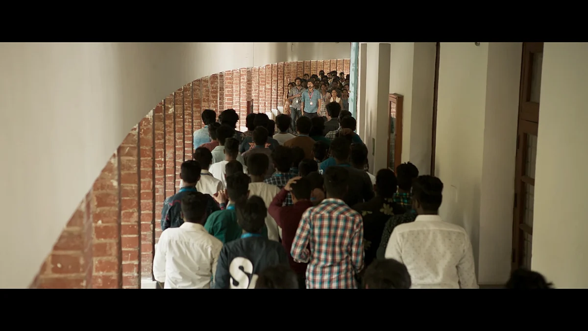 கேங் மோதல் | கௌரி கிஷனுடன் முன்னணியில் வரும் விஜய்
