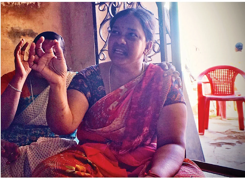 “லத்தியால வாய்லயும் தொண்டைலயும் அடிச்சாங்க..!”