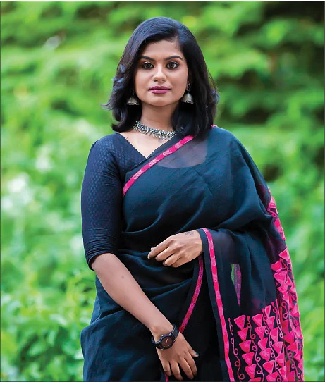 உதடில்ல உதடில்ல... மந்திரிச்ச தகடு
