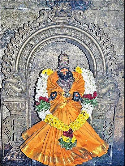 ஸ்ரீமிருதுபாத நாயகி