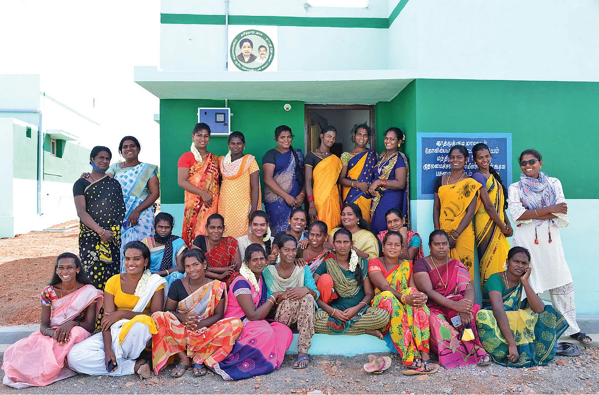 பசுமை வீட்டில் திருநங்கைகள்