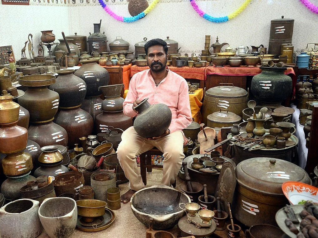 பாண்டிச்சேரியில் ஒரு ஆன்ட்டிக் கலெக்ஷன்... என்னவெல்லாம் இருக்கு தெரியுமா?!