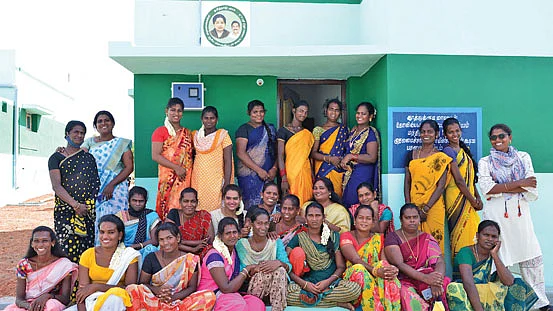 பசுமை வீட்டில் திருநங்கைகள்