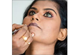 உதடில்ல உதடில்ல... மந்திரிச்ச தகடு