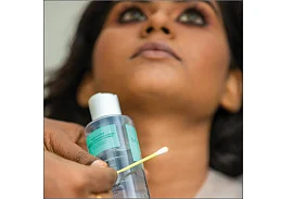 உதடில்ல உதடில்ல... மந்திரிச்ச தகடு