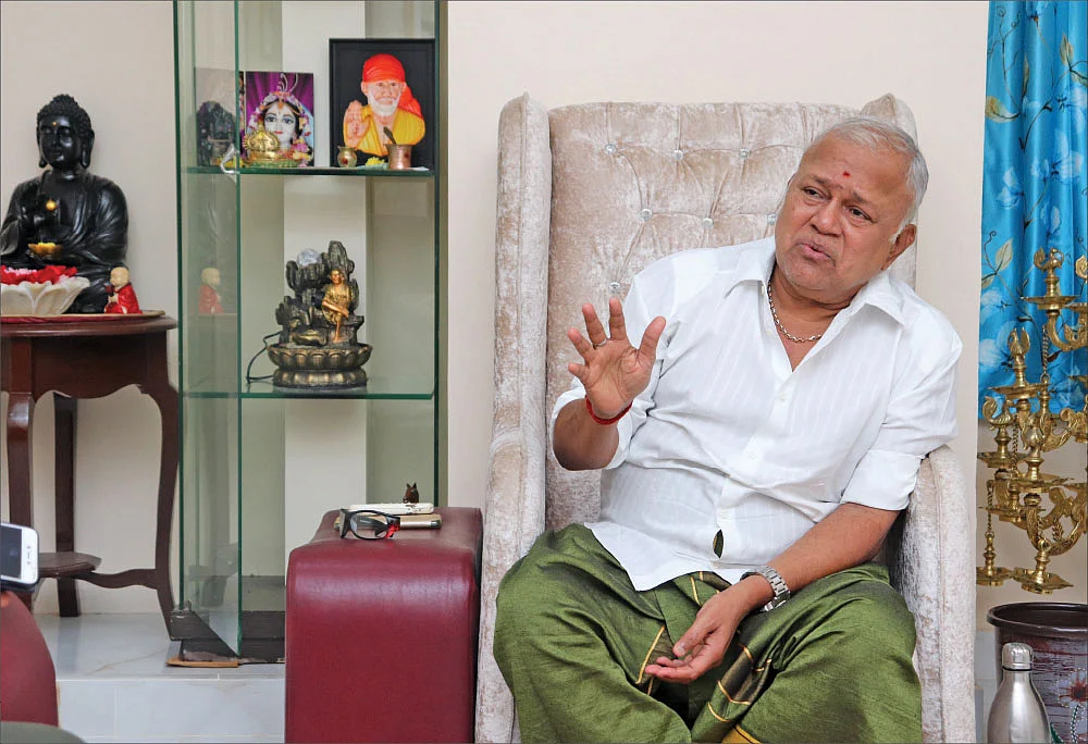 “ரஜினிக்கு அரசியல் சரிப்பட்டு வராது!; குஷ்பு ஒரு முந்திரிக்கொட்டை!”