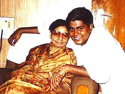 ``ஒரு தெருவுக்குக்கூட பாட்டி பெயரை வைக்கவில்லை!’’ - வி.என்.ஜானகி பேரன் வருத்தம்