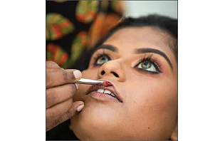 உதடில்ல உதடில்ல... மந்திரிச்ச தகடு
