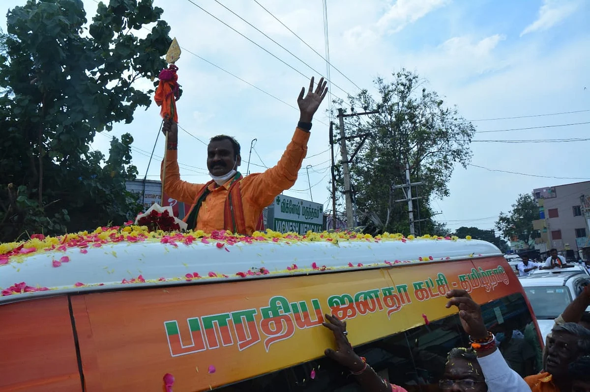 ‘டோட்டல் சரண்டர்’ சிதம்பரம்... சொதப்பிய தினகரனின் ஸ்கெட்ச்! கழுகார் அப்டேட்ஸ்