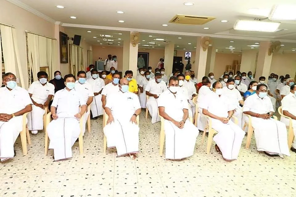 அ.தி.மு.க நிர்வாகிகள் கூட்டம்