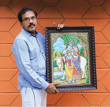மாதம் ரூ.2 லட்சம்... தஞ்சை ஓவியம் தந்த வாழ்க்கை..! - கைகொடுக்கும் பாரம்பர்ய தொழில்!