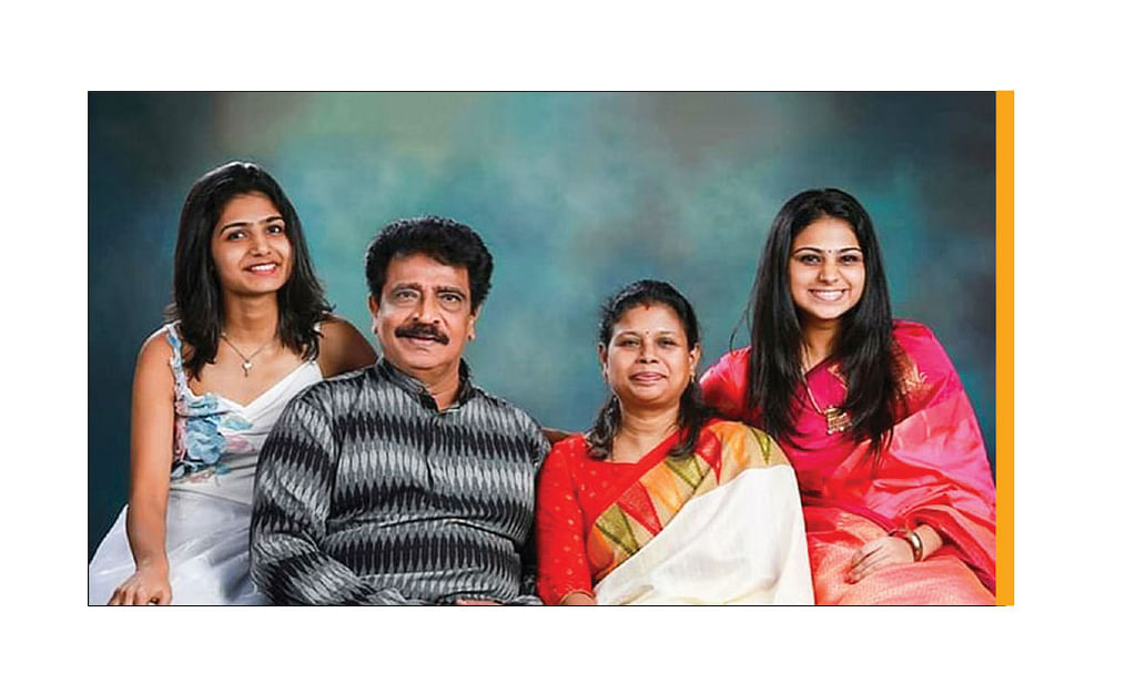 விகடன் TV: “என் மகள் சீரியலில் இருந்து வெளியேற்றப்படவில்லை! வெளியேறுகிறார்!”