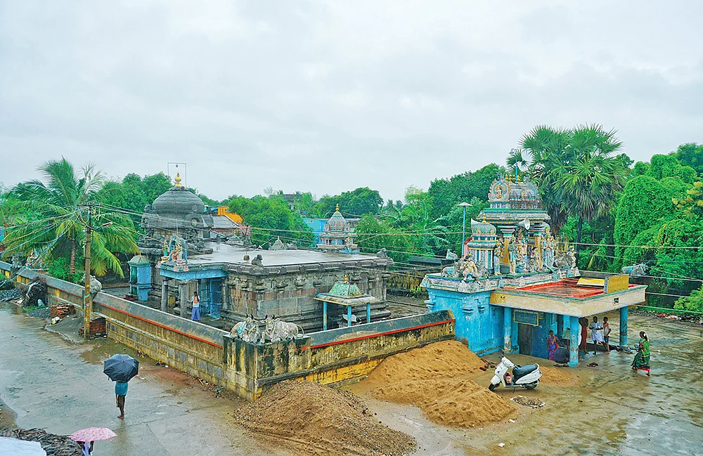 லிங்கத் திருமேனியில் பிரம்மசூத்திரக் கோடுகள்!