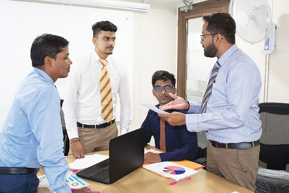 பணியாளர்களைத் தவறாக நிர்வாகம் செய்யாமல் இருப்பது எப்படி? - நிறுவனத்தைச் சரியாக நடத்தும் வழி!