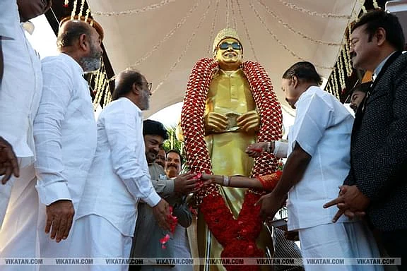 எம்.ஜி.ஆர் சிலையைத் திறந்த ரஜினி