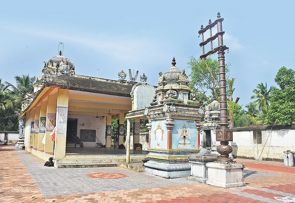 ஒளி வடிவில் சுக்ரன் வழிபடும் ஸ்ரீவைகுண்டநாராயணர்
