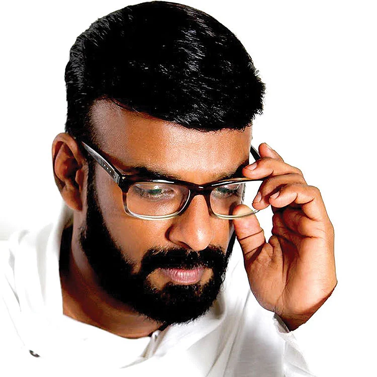 விகடன் TV: இவர்தான் அந்த பிக்பாஸ்!