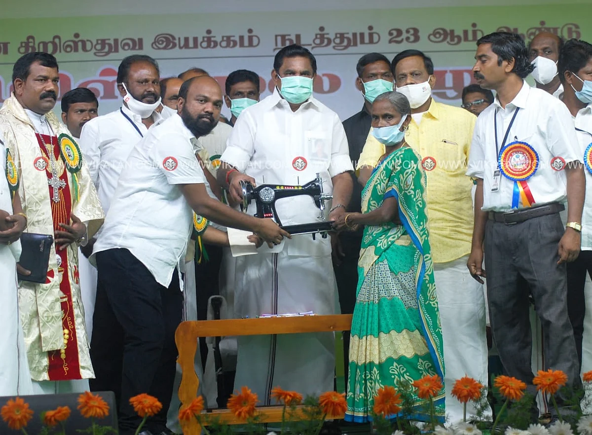 நலத்திட்ட உதவி வழங்கிய முதல்வர் எடப்பாடி பழனிச்சாமி