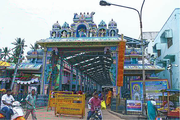 திருநள்ளாறு: சனீஸ்வரர் கோயில் ஃபேஸ்புக் பக்கத்தில் ஆபாச படங்கள் - ஹேக்கர்களிடமிருந்து மீட்க கோரிக்கை