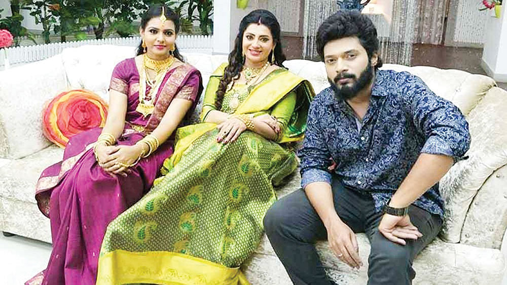 விகடன் TV: சீரியல் ஹீரோ என்றாலே டம்மிதானா?.