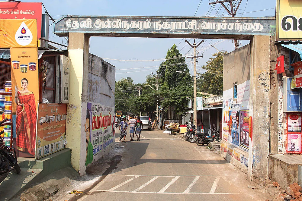 பருத்தி முதல் காய்கறி வரை... தேவைகளை நிறைவேற்றும் தேனி வாரச் சந்தை! - திரளும் மக்கள் கூட்டம்..!