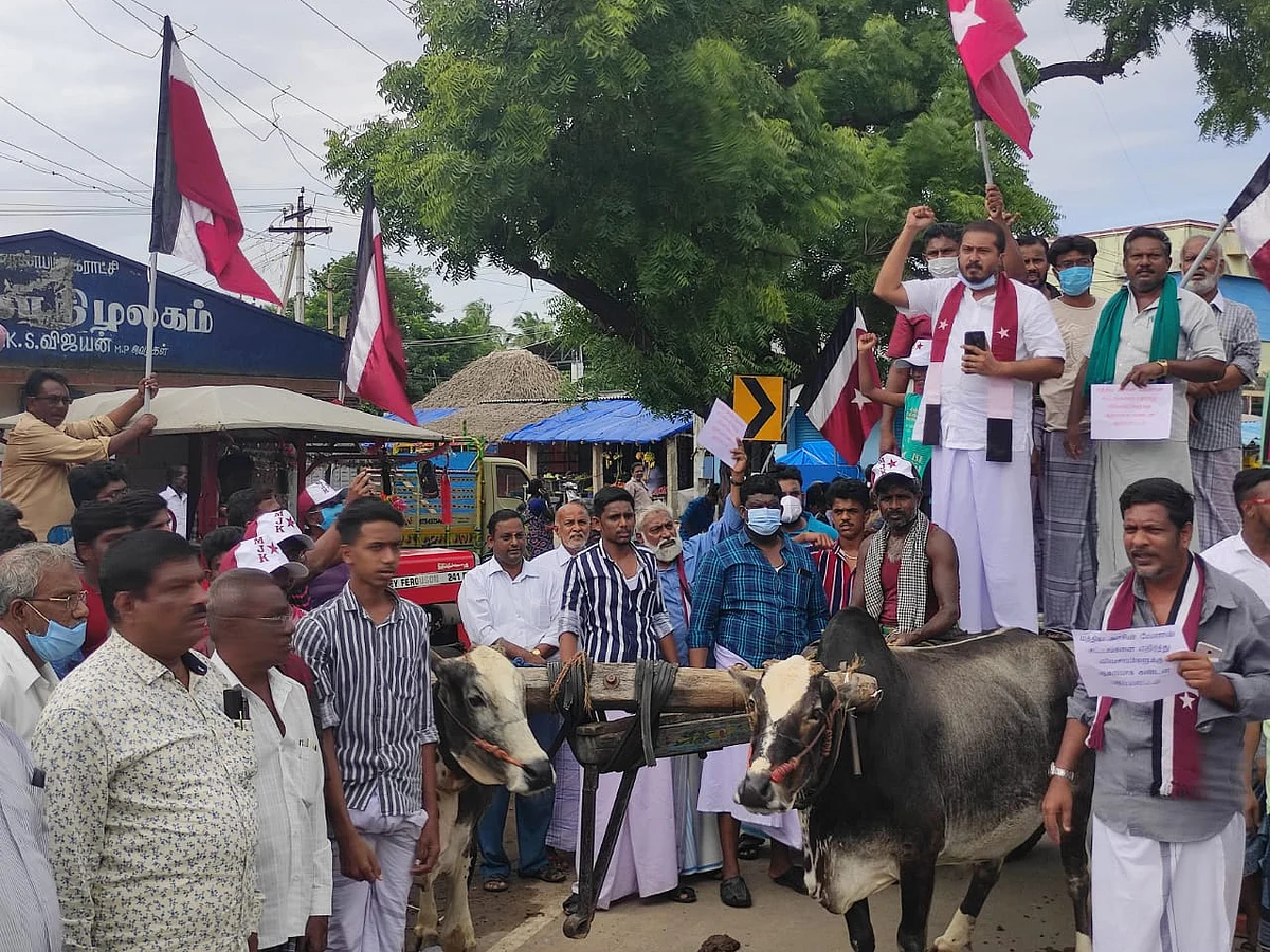 பாரத் பந்த்: வேதாரண்யத்தில் டிராக்டர், மாட்டுவண்டிகளுடன் நடந்த போராட்டம்!