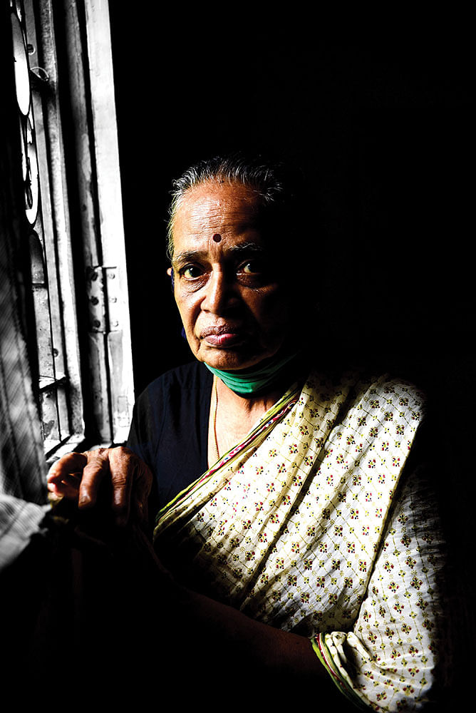 “எல்லாருமே வெளியே வந்துடுவாங்கல்ல தம்பி?”.