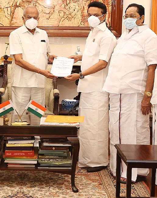 மிஸ்டர் கழுகு: சத்தமில்லாமல் க்ளோஸ் ஆன ஃபைல்!
