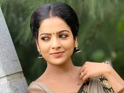 `பாண்டியன் ஸ்டோர்ஸ்’ சித்ரா தற்கொலை... பின்னணி என்ன?