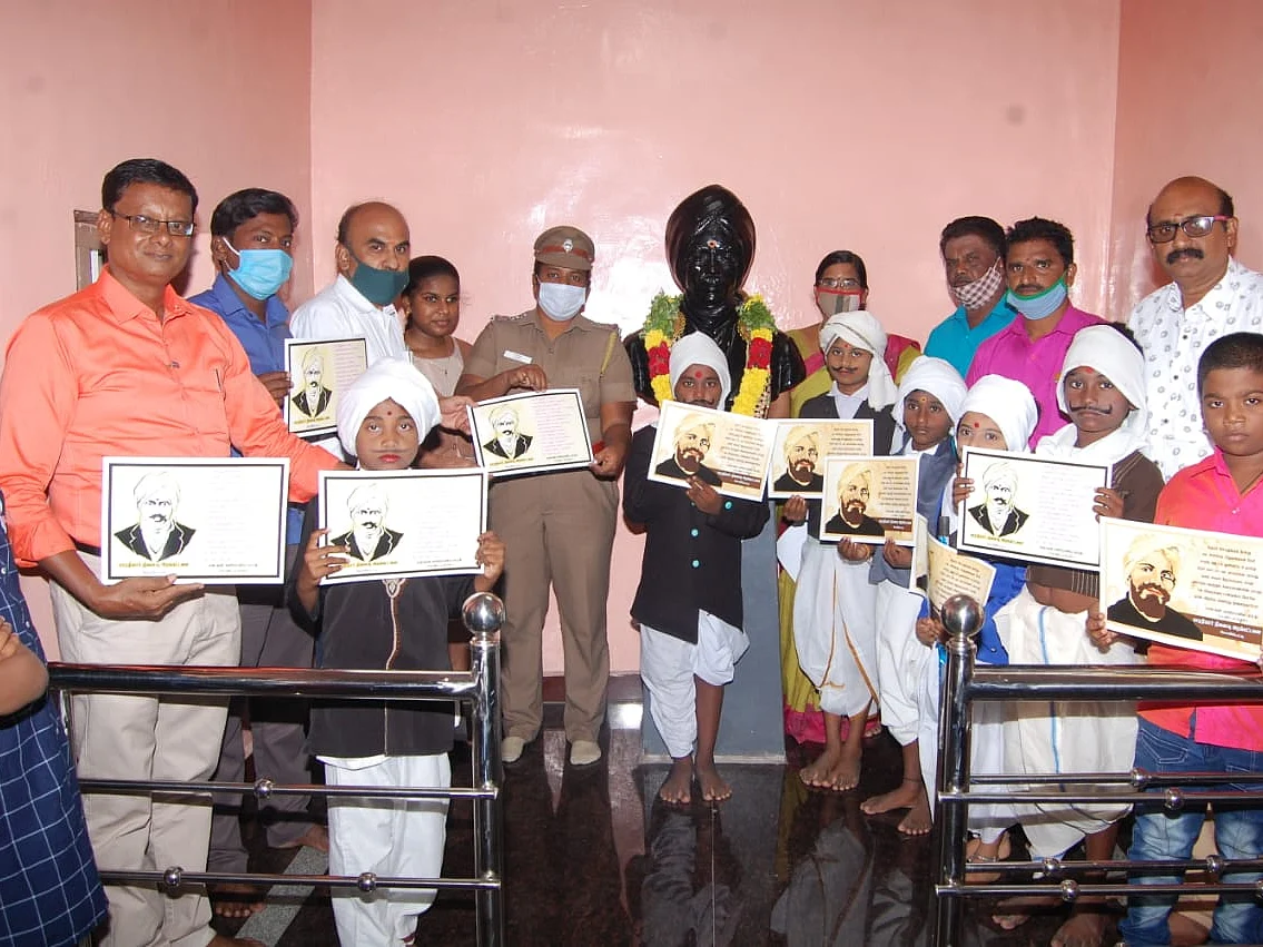 பாரதியார் பிறந்தநாள்: `கட்டாயக் கல்வியை உறுதி செய்வோம்!’– எட்டயபுரத்தில் உறுதியேற்ற இளம் பாரதிகள்