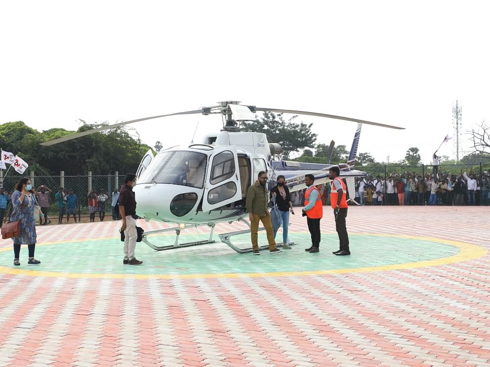 மேடையில் ஒரே இருக்கை... கார்ப்பரேட் ஸ்பான்ஸர்... தனி ஹெலிகாப்டர் பயணம்! - கமலைச் சுற்றும் சர்ச்சைகள்