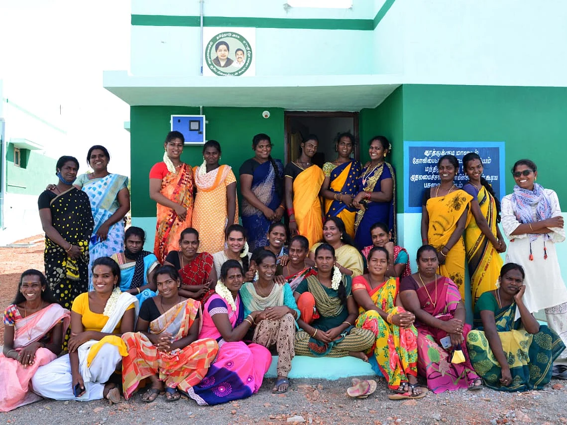 ஓராண்டிலேயே பாலின் தரத்தில் முதலிடம்... கோவில்பட்டி திருநங்கைகள் பால் பண்ணை சாதித்தது எப்படி?