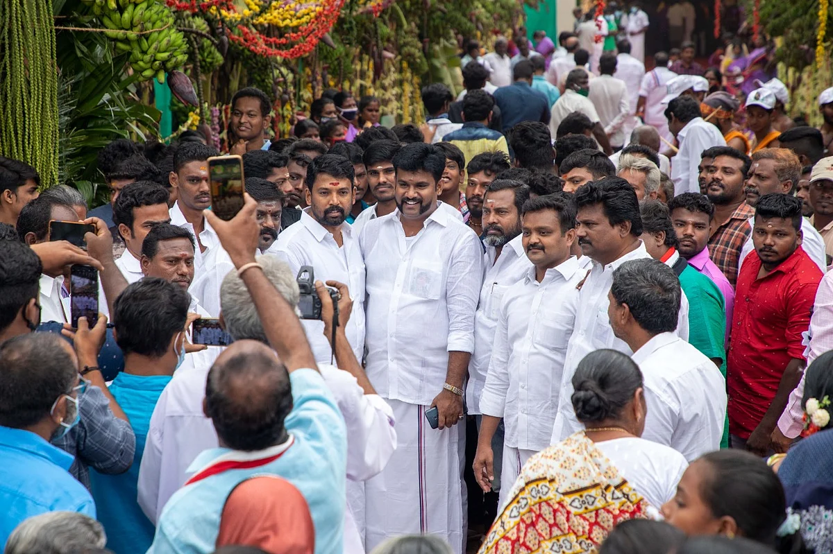 அமைச்சரின் மகன்