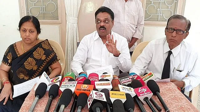 அருள் வடிவேல் சேகர் - ஆணையத்தின் வழக்கறிஞர்