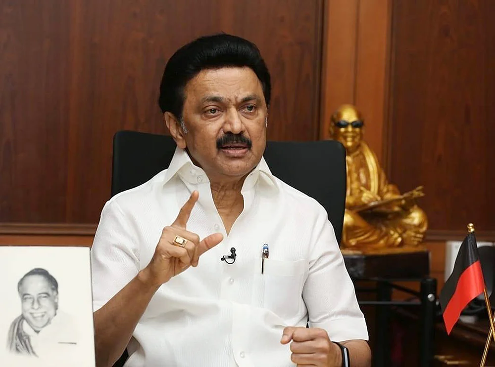நெருங்குது தேர்தல்... வேஷம் கலைக்கும் கரைவேட்டி அதிகாரிகள்!