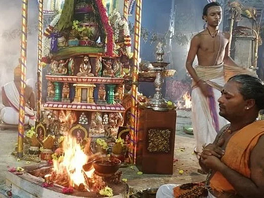உலக நன்மைக்காக பெருவேள்விப் பெருவிழா... சென்னைக் காளிகாம்பாள் கோயிலில் பிரத்யங்கிரா மகாசாந்தி ஹோமம்!