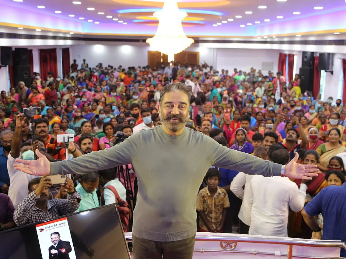 சிவகங்கை : `வீட்டில் இருக்கும் பெண்களுக்கு ஊதியம், இலவசம் என்றாகாது!’ - கமல்ஹாசன்