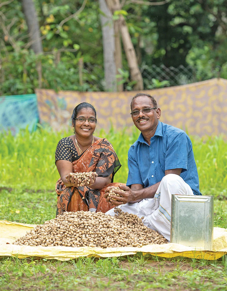 மனைவியுடன் வீரமணி
