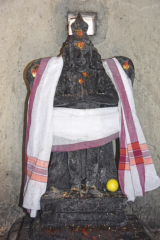ஒளி வடிவில் சுக்ரன் வழிபடும் ஸ்ரீவைகுண்டநாராயணர்