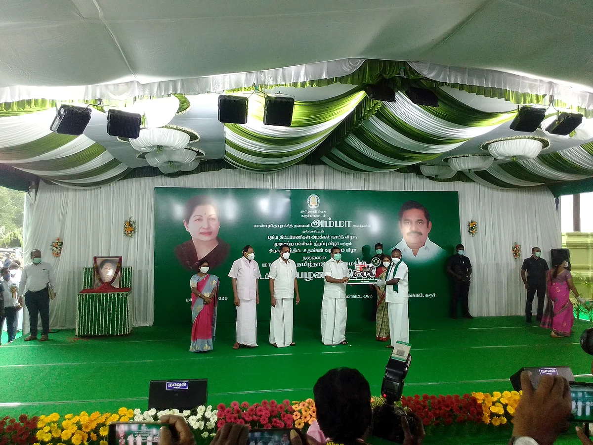 கரூர்: `எனக்கு ஸ்டாலின் ஒன்றும் சான்று அளிக்க வேண்டியதில்லை!’ - முதல்வர் பழனிசாமி காட்டம்