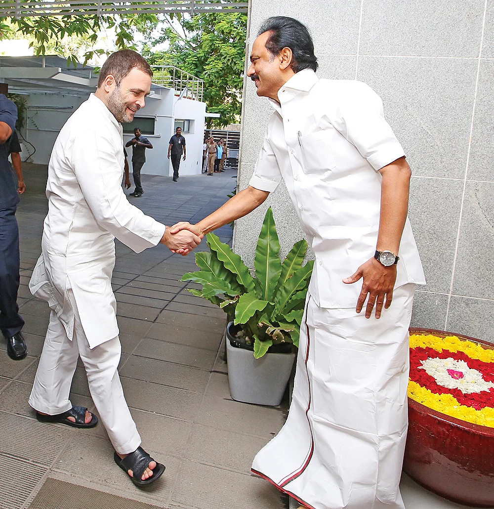 மிஸ்டர் கழுகு: அந்தர்பல்டி அறிவாலயம்! - ஸ்டாலின் சரண்டர் பின்னணி...