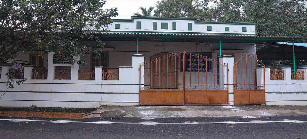 எப்போதும் பூட்டியே கிடக்கும் எம்.எல்.ஏ அலுவலகம்