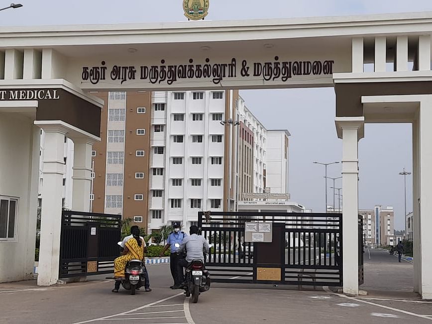 `ரொம்ப சூடு அண்ணா!' - அரசு மருத்துவமனையில் முதியவரை ஊழியர் தாக்கும் வீடியோ; உண்மை என்ன?