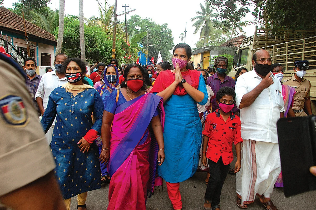 மக்களுடன்..