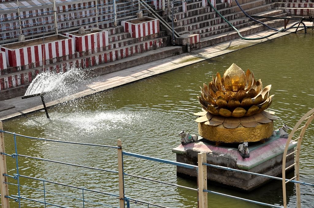மதுரை பொற்றாமரைக்குளம்