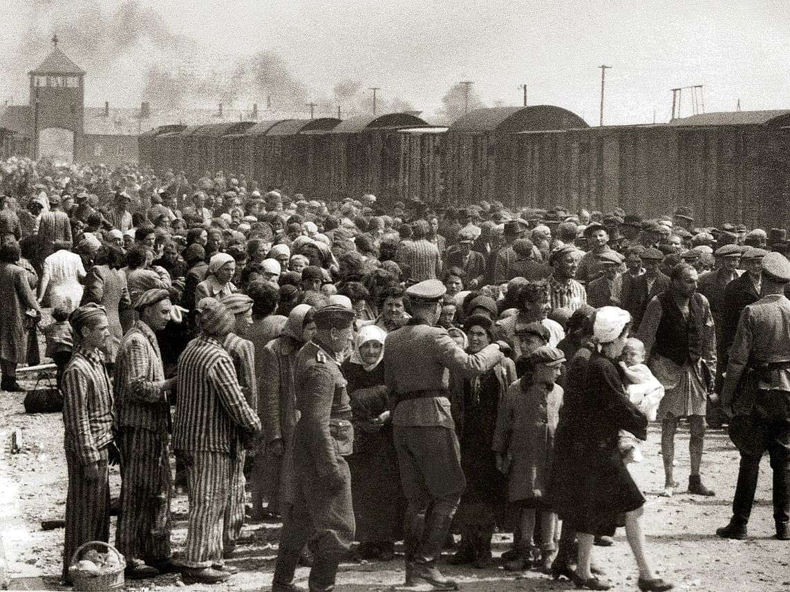 60 லட்சம் மக்கள் கொல்லப்பட்ட ஹிட்லரின் Auschwitz படுகொலைகள்... வரலாற்றில் இன்று நடந்தது என்ன?!