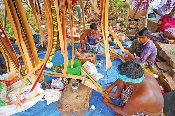 பெல்ட் தயாரிக்கும் பணி